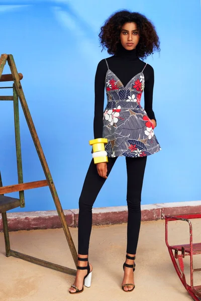 Look 10